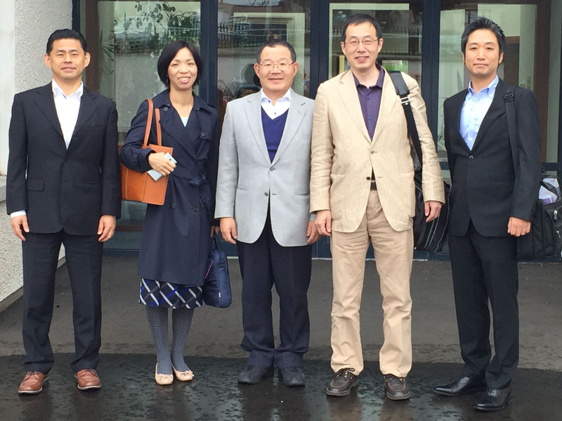 Japanese visitors to the eakin factory.